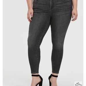 Gray Buttonfly bombshell skinny jeans
